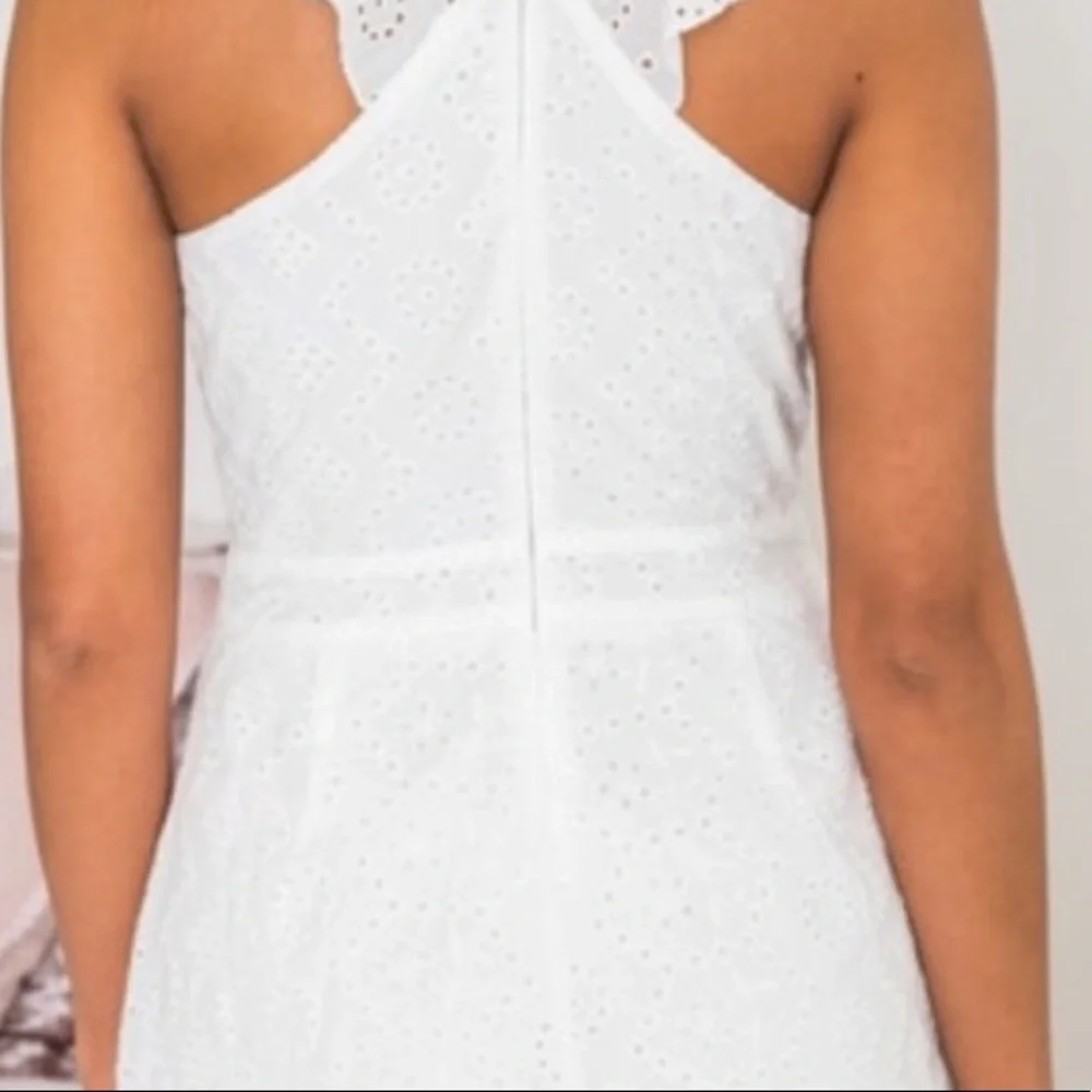 Pink lily white eyelet criss cross romper - Picture 9 of 11